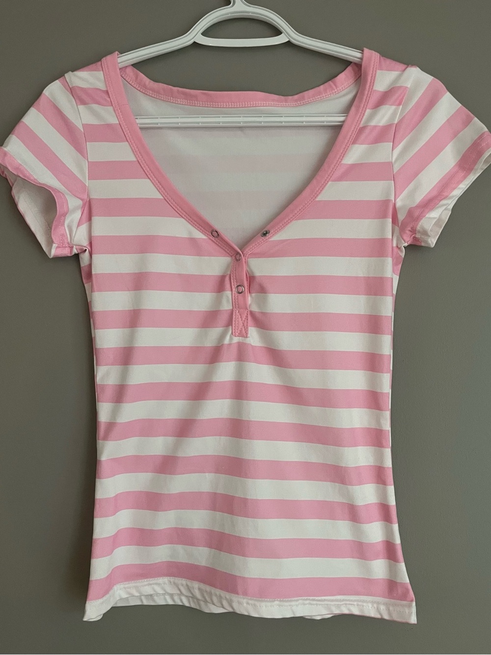 pink and white fitted striped tshirt